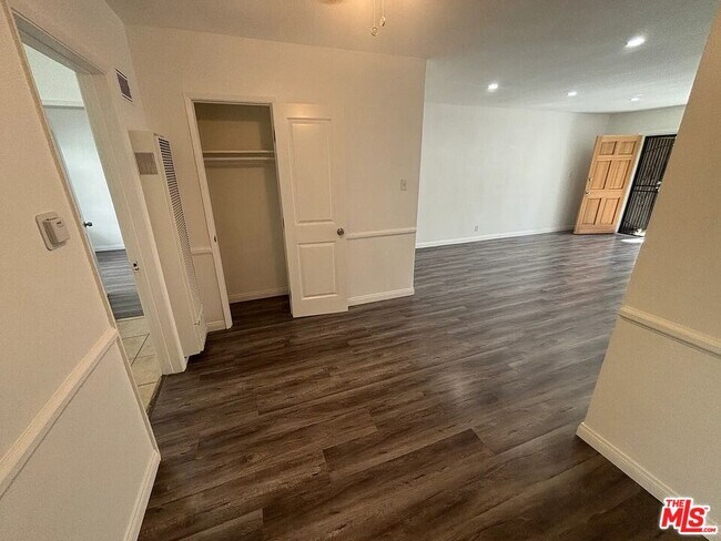 Foto del edificio - 4131 Palmwood Dr