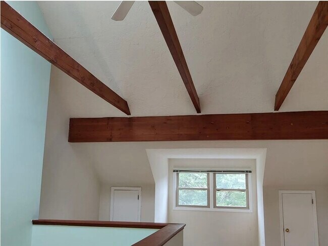 Foto del edificio - 1301 Lagrange St