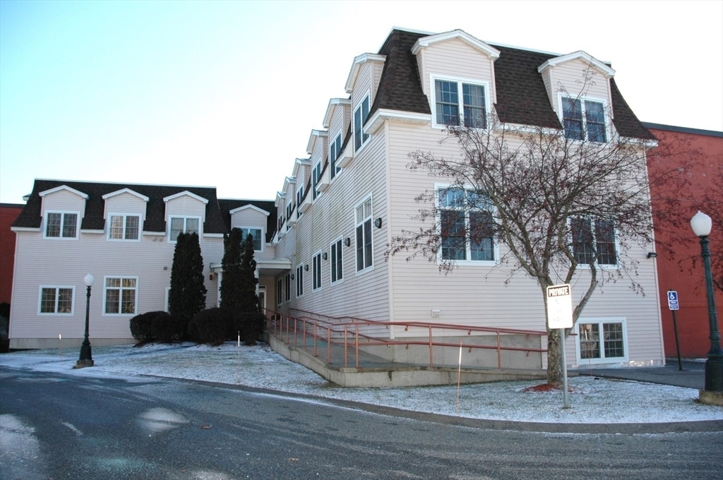 46 Ashford St Unit 15, Methuen, MA 01844 Condo for Rent in Methuen