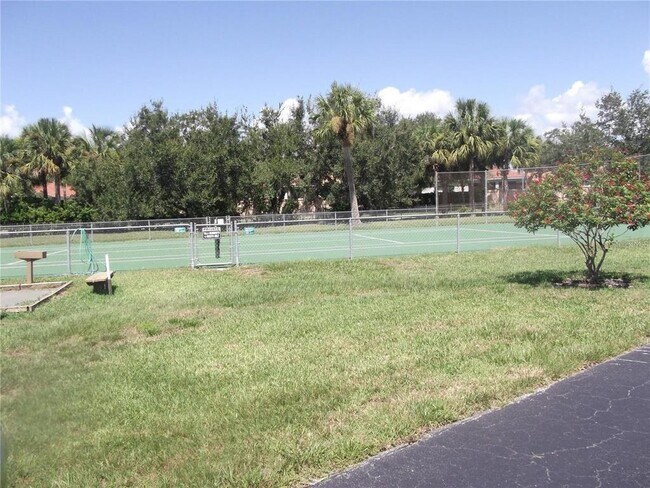 Foto del edificio - 4016 Oakview Dr