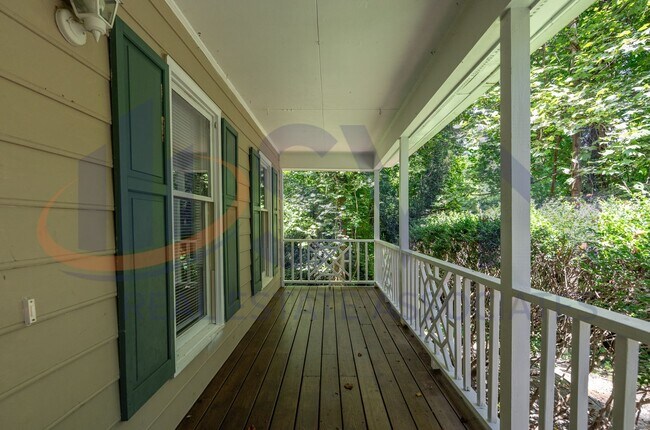 Foto del edificio - Cottage living in this 3-Bedroom, 3-Bath Home in Durham – Near Duke