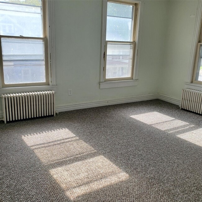 Building Photo - 111 Vineyard Ave
