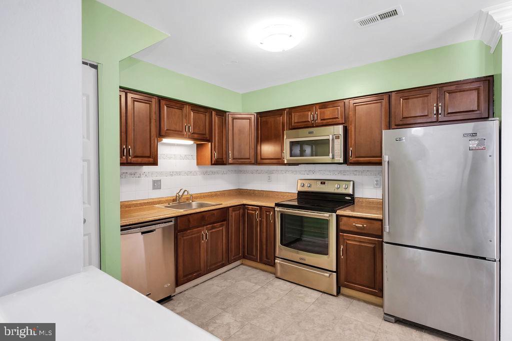 Primary Photo - 7433 Rokeby Dr
