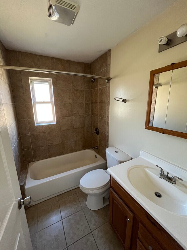 Foto del edificio - 1537 Old Lane Ave