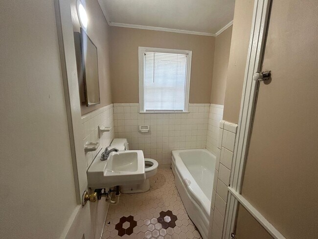 Building Photo - 607 Hatchie St