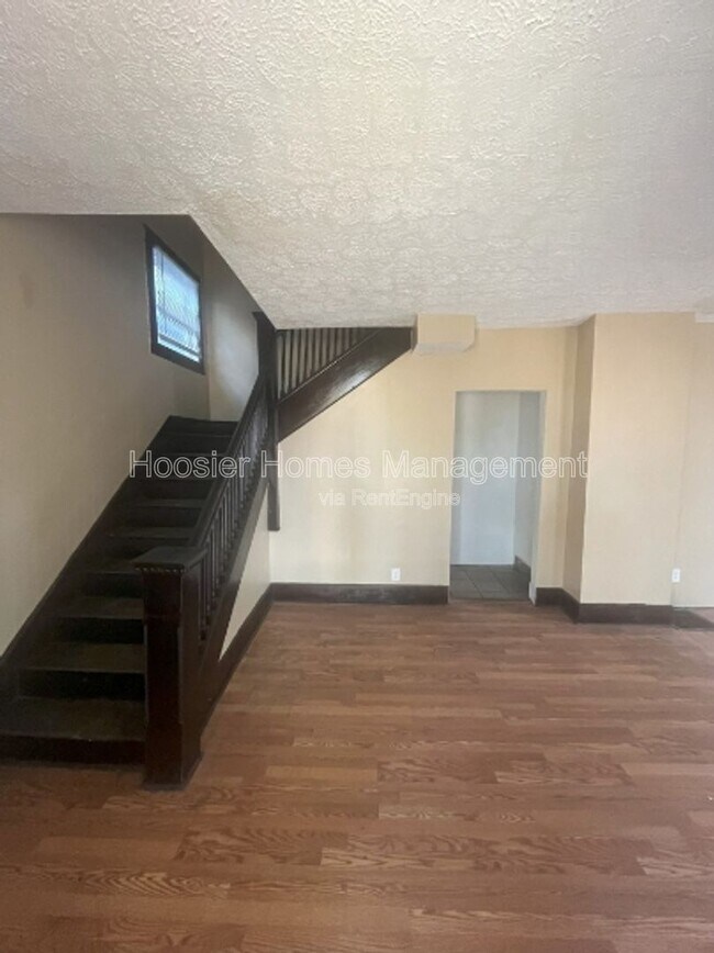 Foto del edificio - 1065 W 33rd St