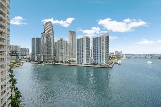 Foto del edificio - 888 Brickell Key Dr