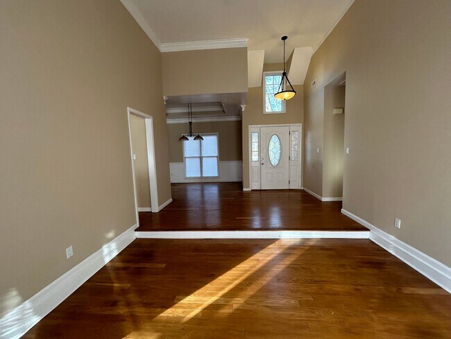 Foto del edificio - 100 Winslow Court: Immediately Available -...