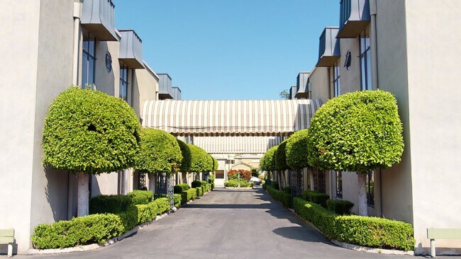 Driveway entrance view - 535 S Los Robles Ave
