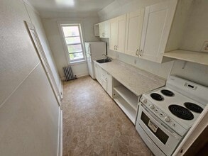 Building Photo - 429 Qu'Appelle Ave