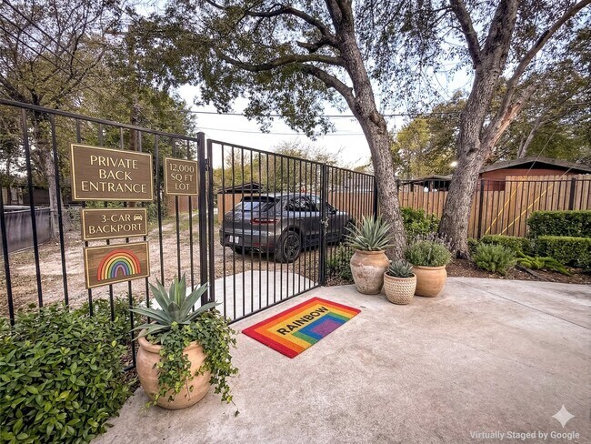 Foto del edificio - 1315 Whitley Dr