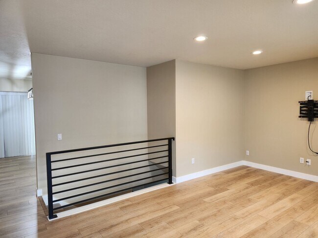 Building Photo - Great 5 Bed 3 Bath Remodeled Home