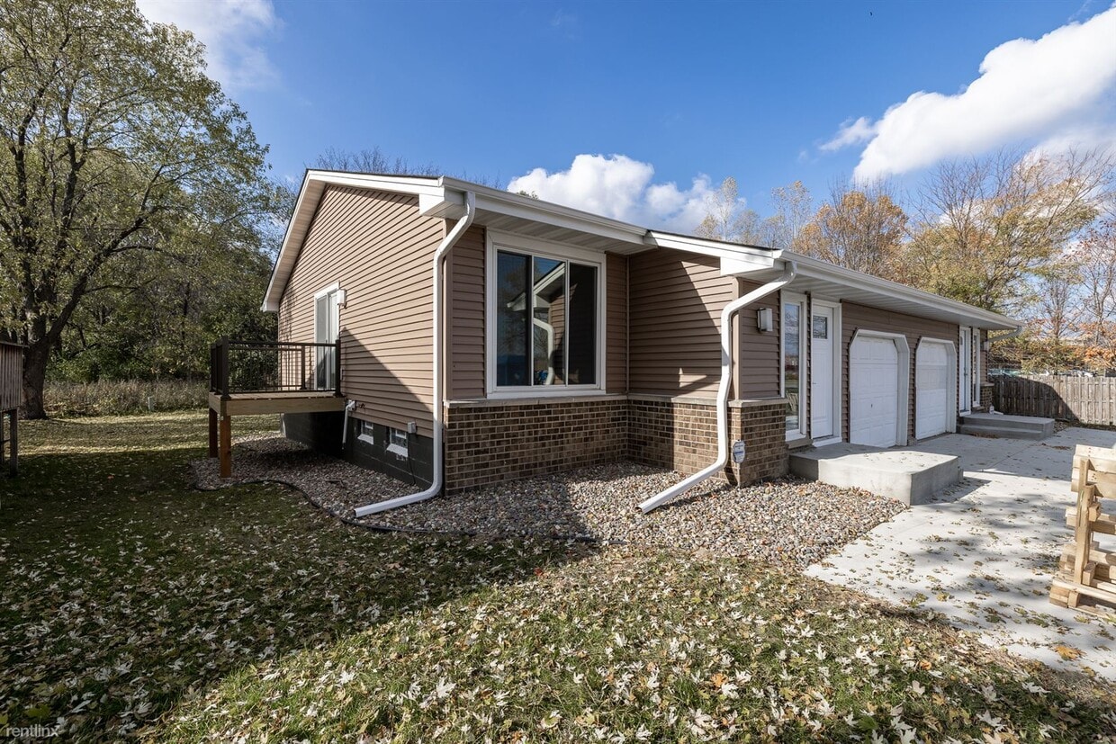 8417 Xerxes Ave N, Minneapolis, MN 55444 Townhome Rentals in