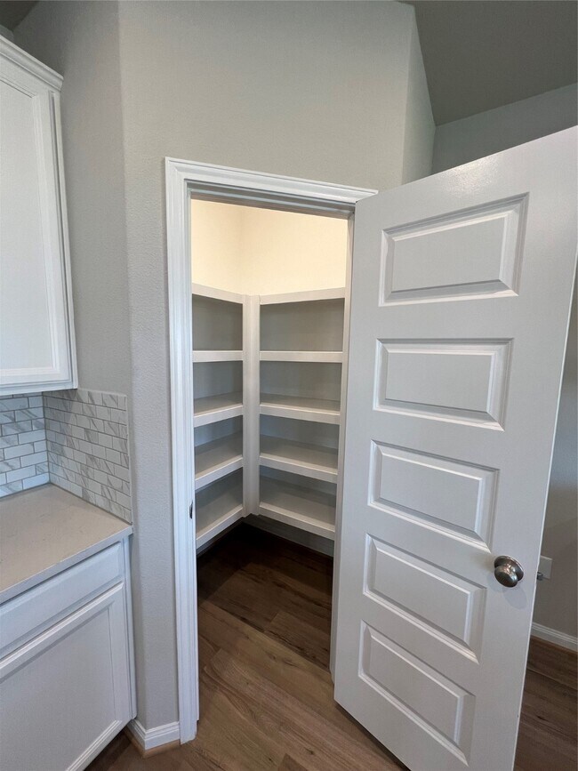 Foto del edificio - 5635 Giving Grace Wy