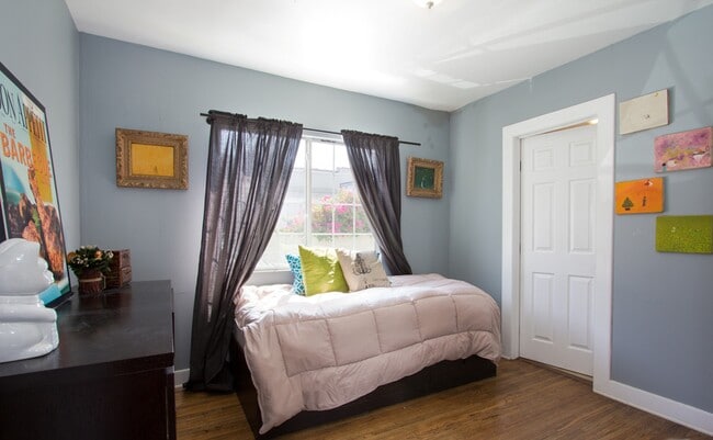 Dormitorio 1 - 5960 Lexington Ave