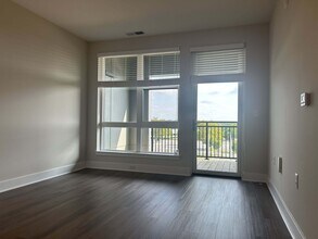 Interior Photo - The Rae