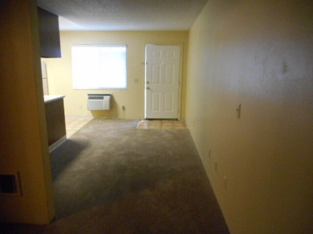 Building Photo - 530 W Plumb Ln