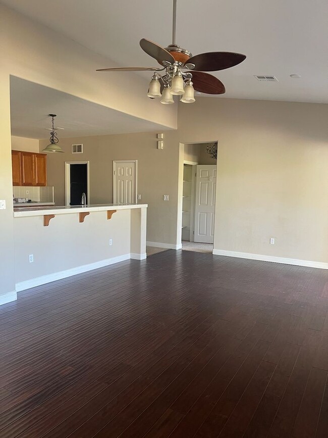 Building Photo - 11916 Grecian Laurel St