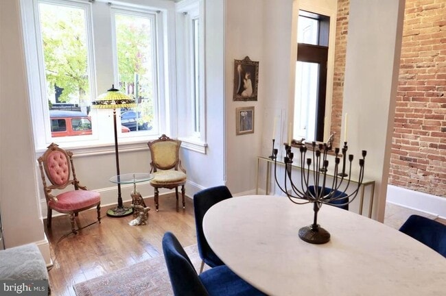 Building Photo - 815 11th St NE