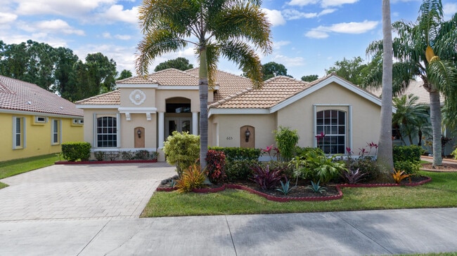 Building Photo - 665 SW Lake Charles Cir