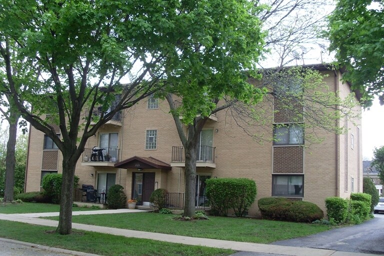 Primary Photo - 1029 S Evergreen Ave