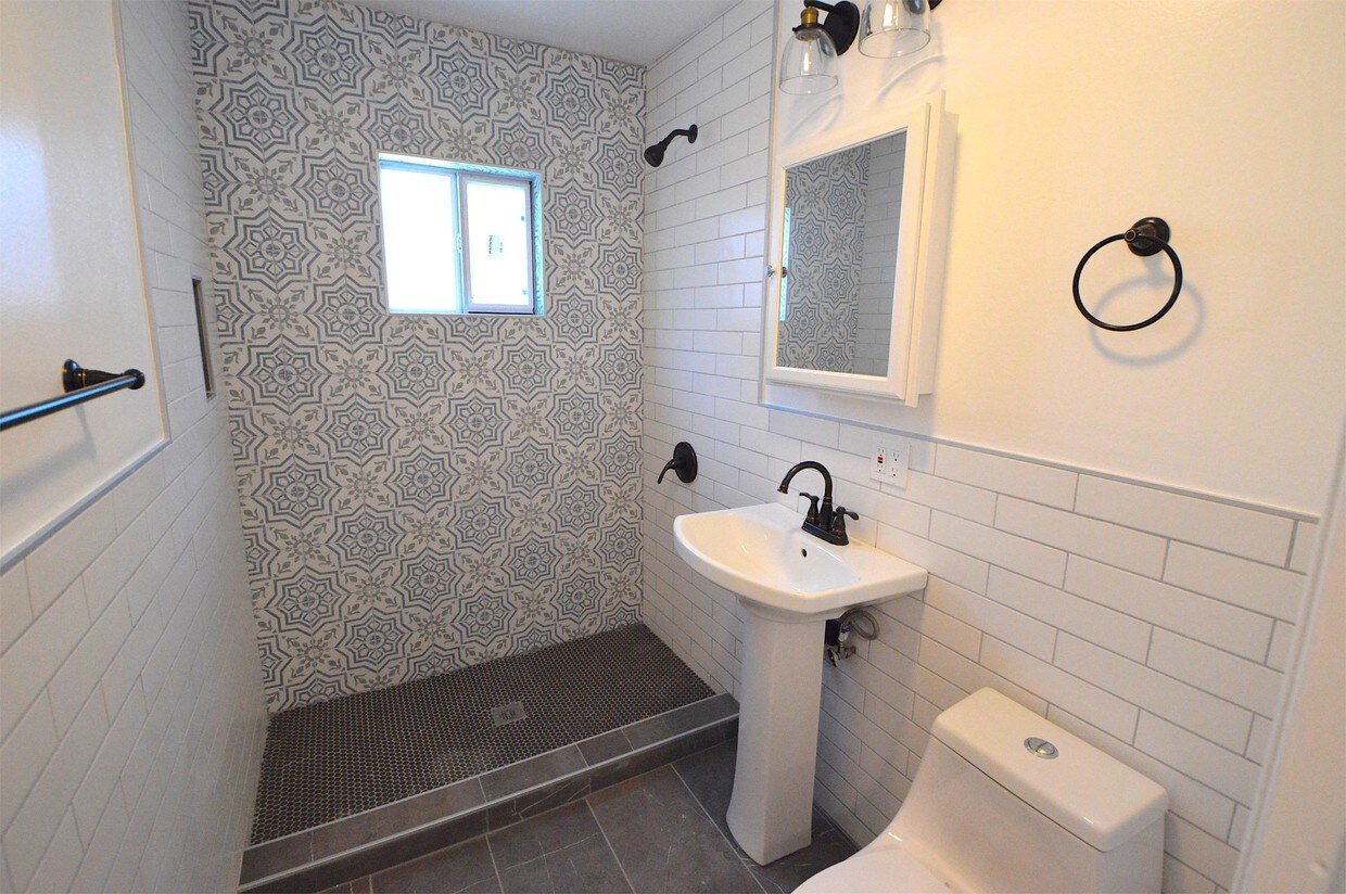 Foto principal - 810-810-4 E 79th St