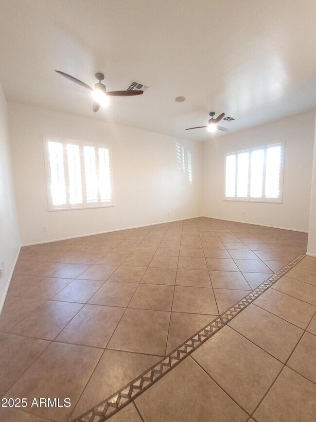 Foto del edificio - 16528 W Carmen Dr