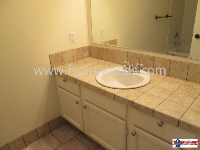 Foto del edificio - 3079 N Columbine Ave