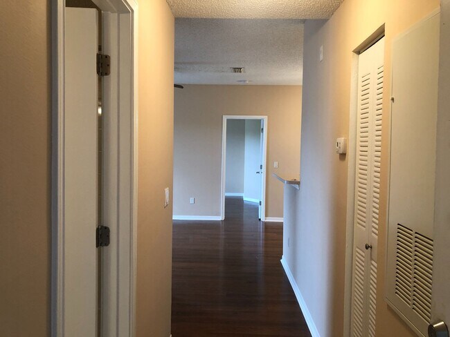 Foto del edificio - 717 Secret Harbor Ln