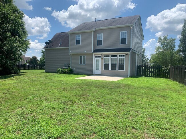 Building Photo - Pristine, Move in Ready home located in th...