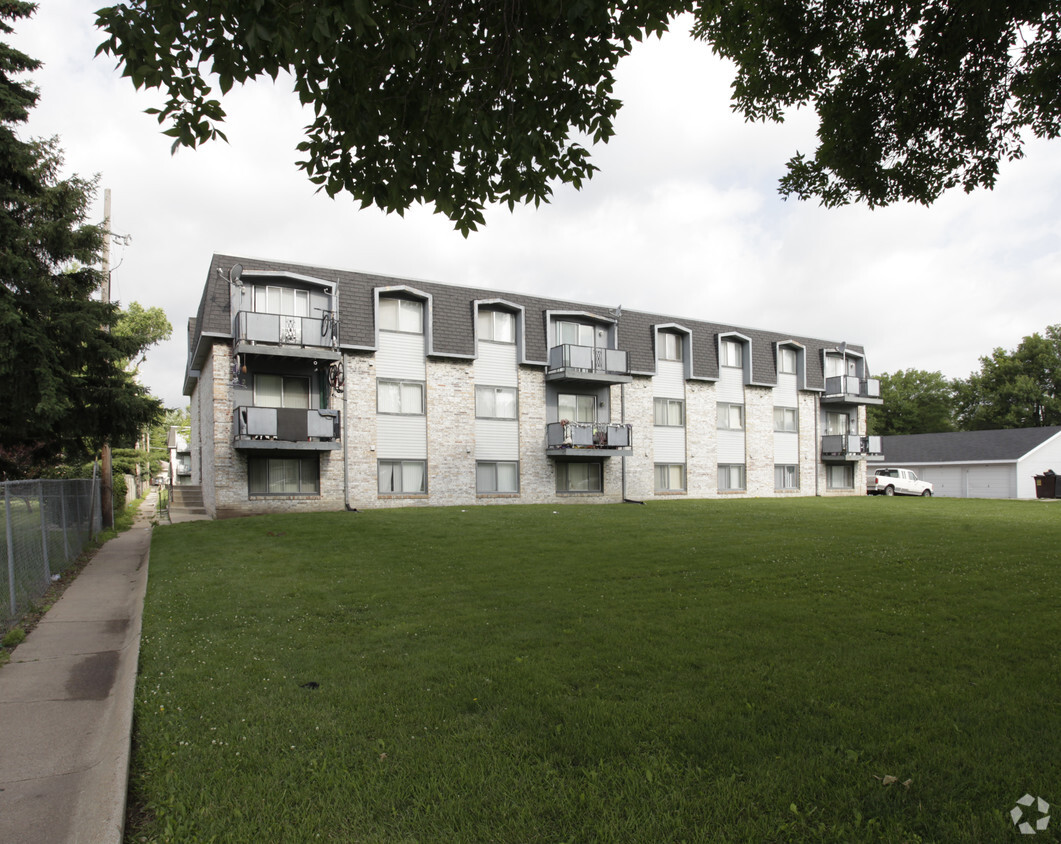 Primary Photo - Crescent Plaza Apartments