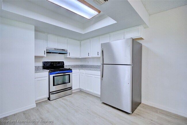Foto del edificio - 640 Placid Lakes Blvd