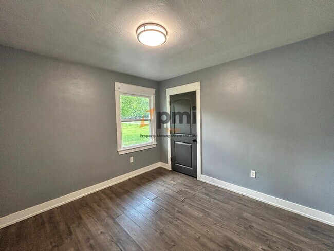 Foto del edificio - 132-36 S Elgin St