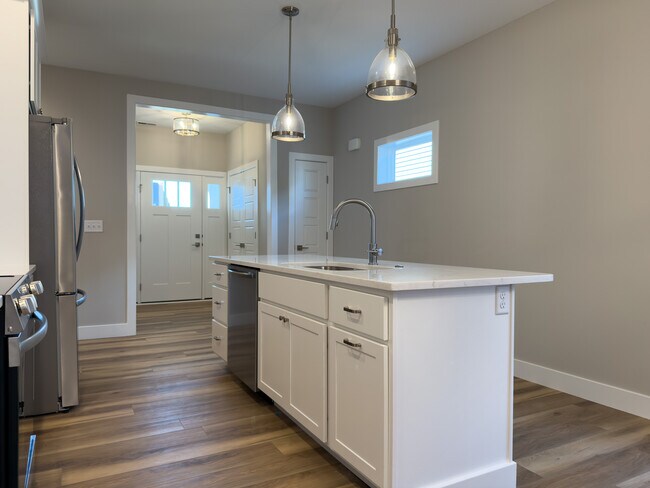 Building Photo - 4504 Legends Dr