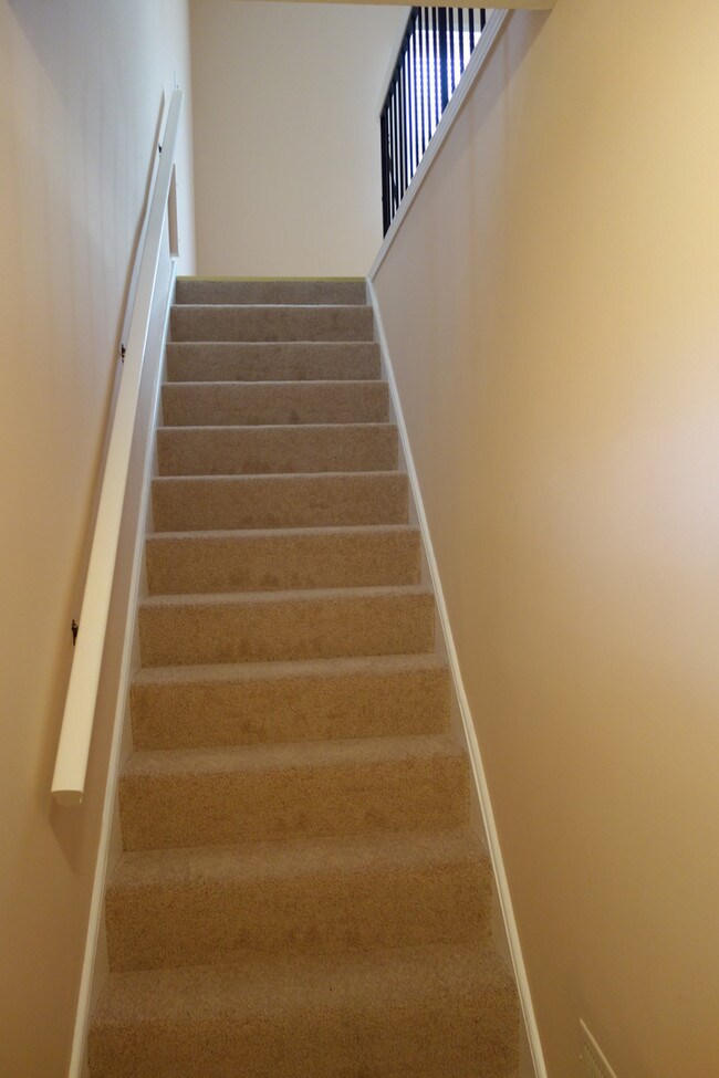 Foto del edificio - 300 Meadow Ct