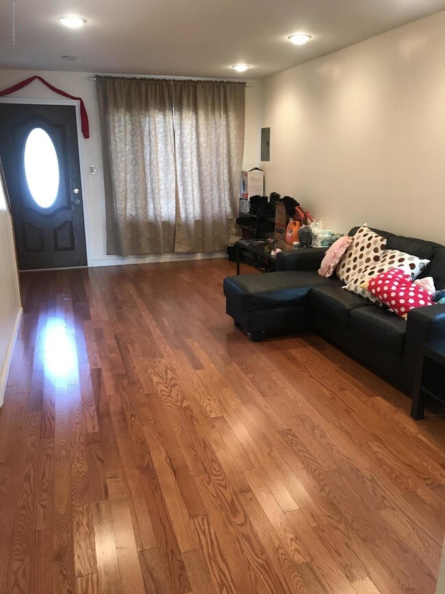 Foto del edificio - 456 Hunter Ave