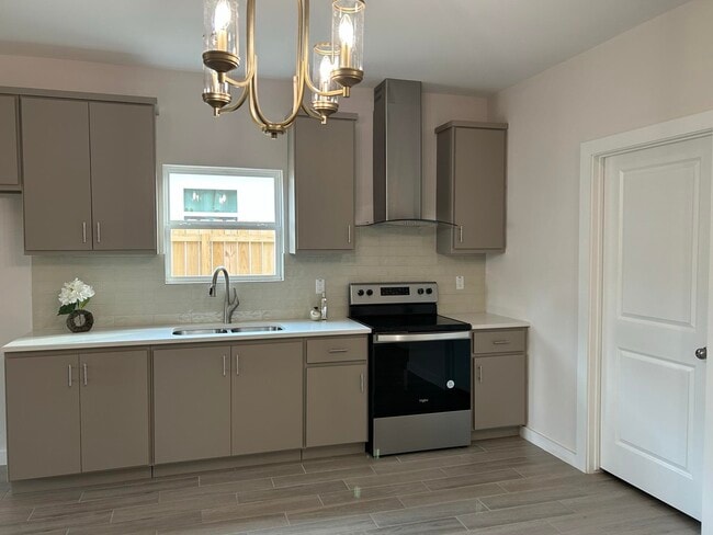 Building Photo - 1411 Los Estribos Dr