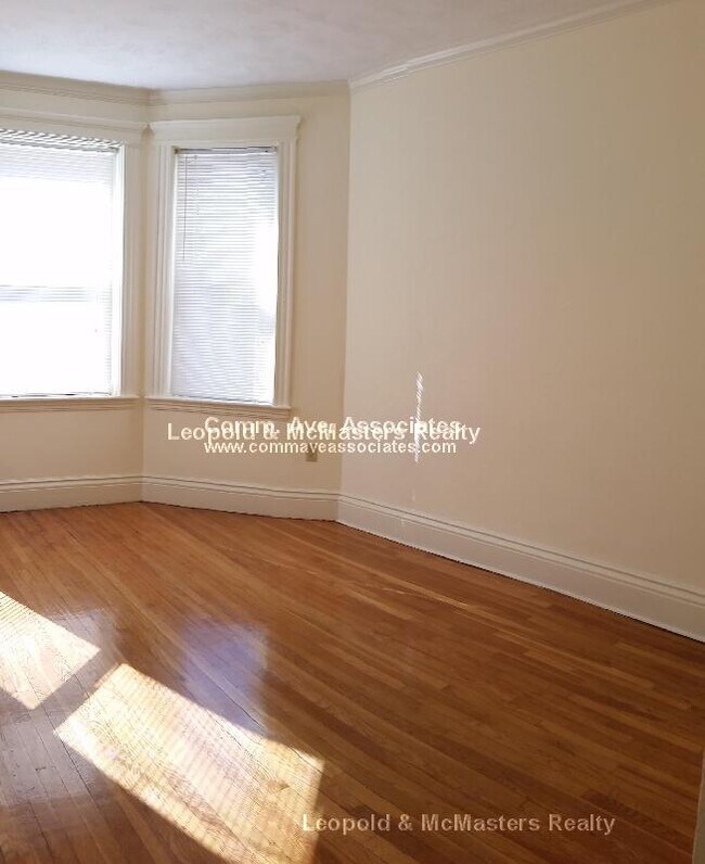 Building Photo - 100 Queensberry St