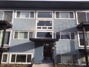 Building Photo - 2718 40 St SW
