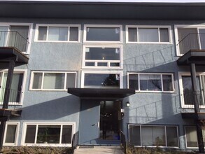 Building Photo - 2718 40 St SW