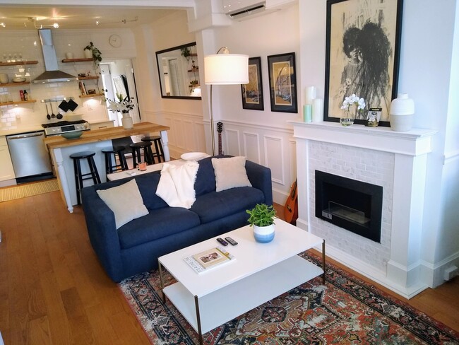 Open Living Area - 2112 E York St