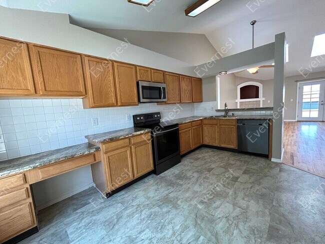 Building Photo - 833 Candlestar Loop N
