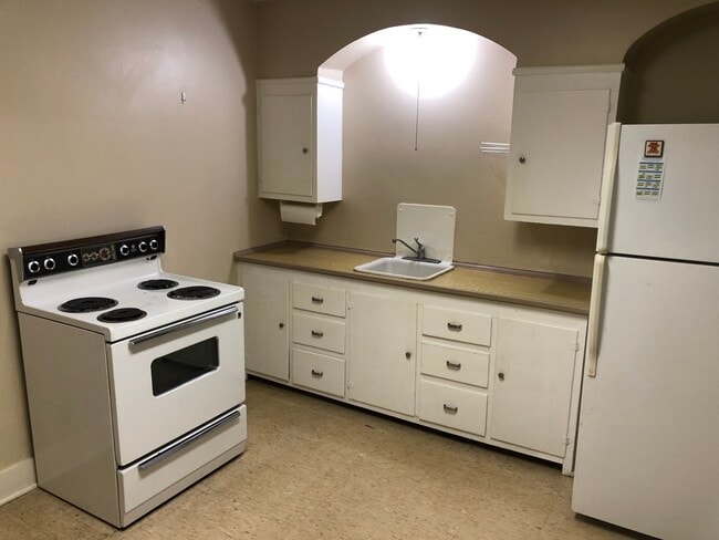 Kitchen - 97 N Richardson Dr