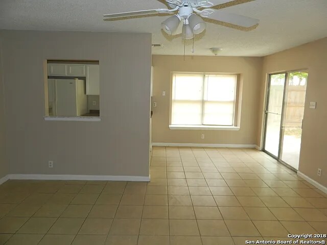 Foto del edificio - 1078 Honey Tree St