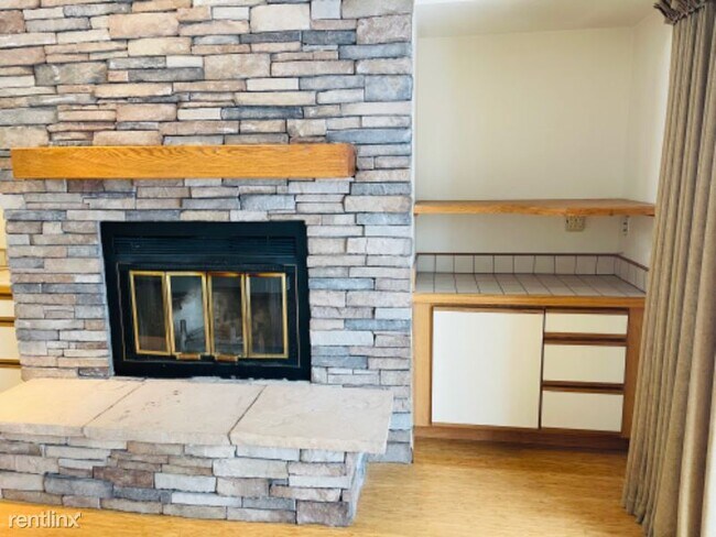 Building Photo - 3 br, 2 bath Townhome - 3545 Briarwood Blvd