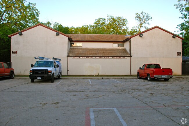 Foto del edificio - 805 N Oak St