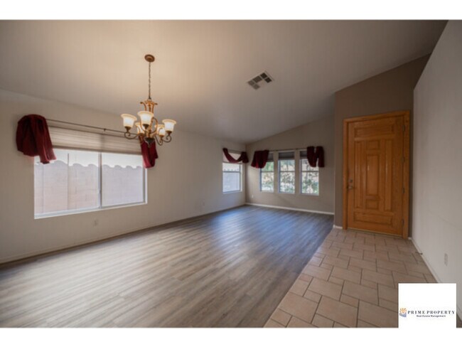 Building Photo - Prepare to be Amazed by this Stunning 4/2 ...