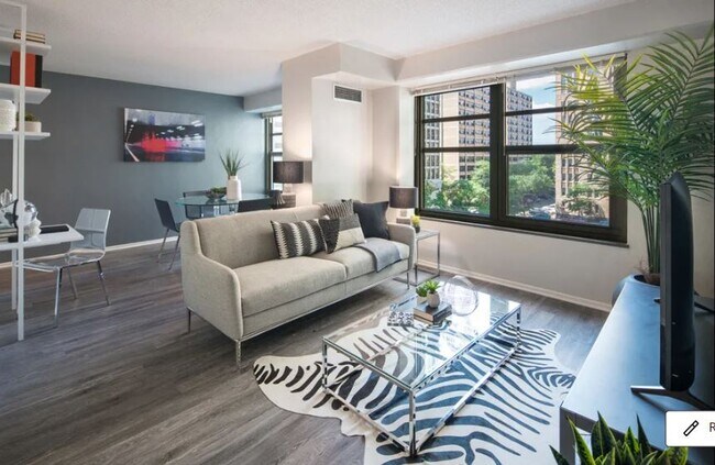 Foto del edificio - 1649 E 50th St