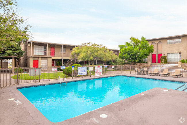 Piscina - Seville West Apartments