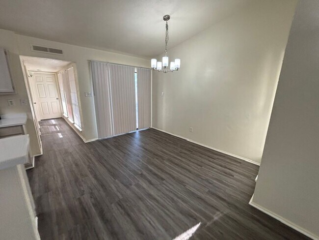 Foto del edificio - Newly renovated duplex!